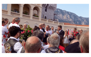 Remise des récompenses par Bernard Hinault et le prince Albert